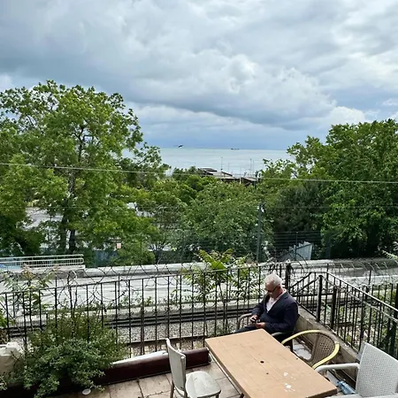 Happy Boutique Apart-hotel 3*