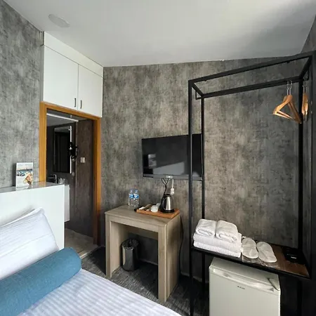 Weingart Port Seaside Hotel *