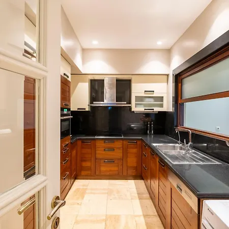 Homie - A Majestic 4 Bedroom Boasting A Private Garden And Terrace In Levent #83 * Istanbul