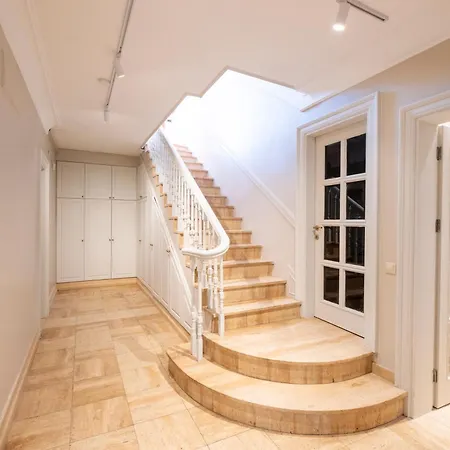 Homie - A Majestic 4 Bedroom Boasting A Private Garden And Terrace In Levent #83 Apartment *