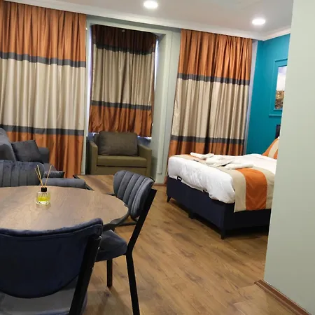 Hotel My House *