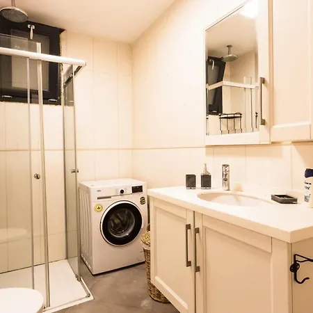 Exceptional Flat With Galata Tower View In Beyoglu