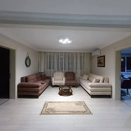 Garden House Apartment *