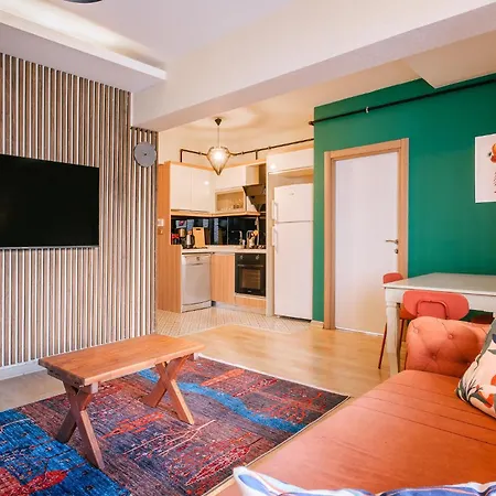 Colorful Flat Near Torium And Beylikduzu Metrobus *