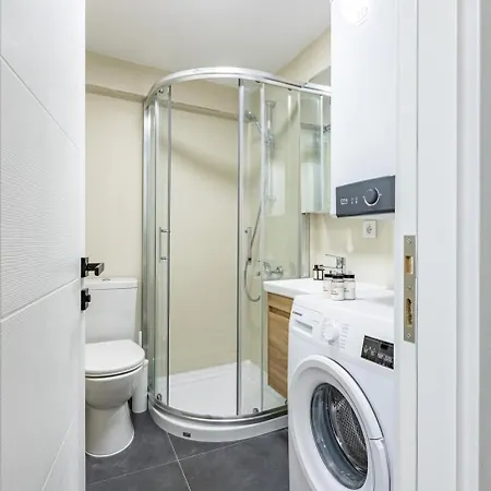 Modern Prime Location 1bed Bright Home! #243 公寓 *