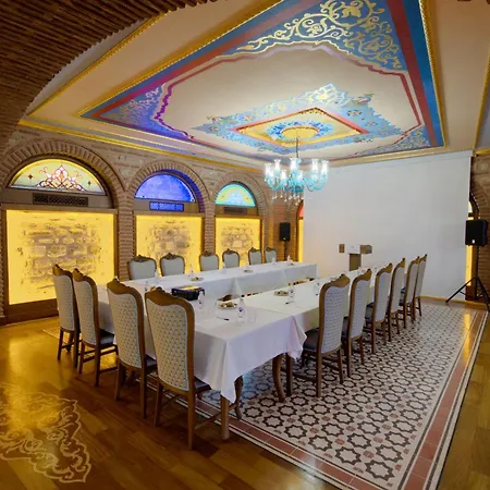 Seven Hills Palace & 4*