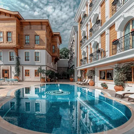 Seven Hills Palace & Hotel