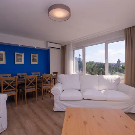 Contemporary Waterfront With A Stunning View Apartament