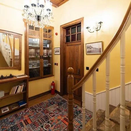 Apartament Beyoglu'nun Kalbinde Yueksek Tavanli Stambuł