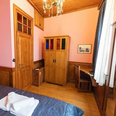 Beyoglu'nun Kalbinde Yueksek Tavanli Apartament
