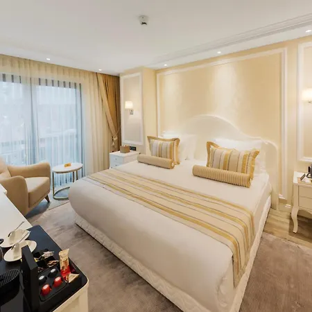 Hallmark & 4* Estambul