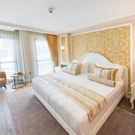 Hallmark & Hotel 4*