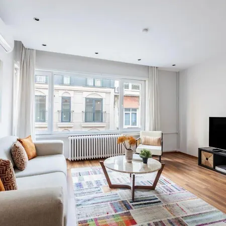 Spacious Modern 4-bed2bath Oasis! #370 *