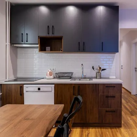 Spacious Modern 4-bed2bath Oasis! #370 * Estambul