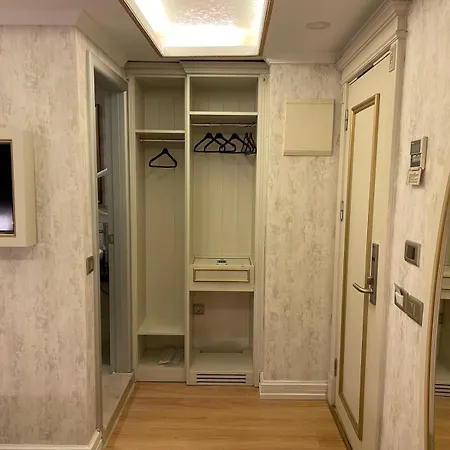 Grand Naki מלון 3*