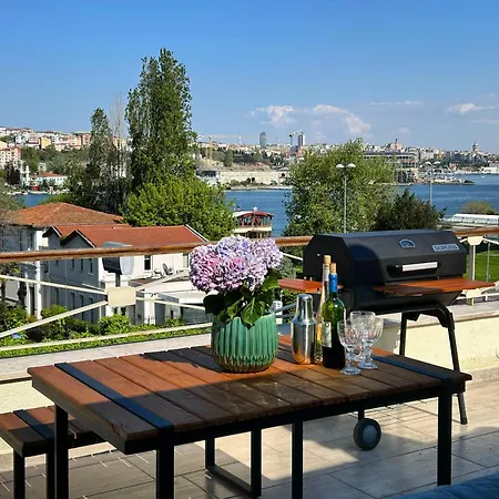 Waterfront By The Tram - Terrace With Dome & Golden Horn View In Fatih اسطنبول