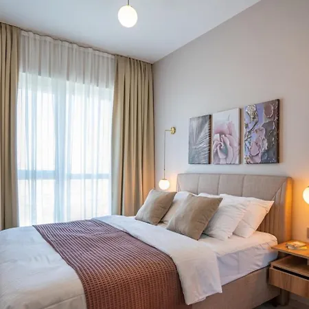 Apartament Stylish Urban Apt- Soak Up The City's Vibes