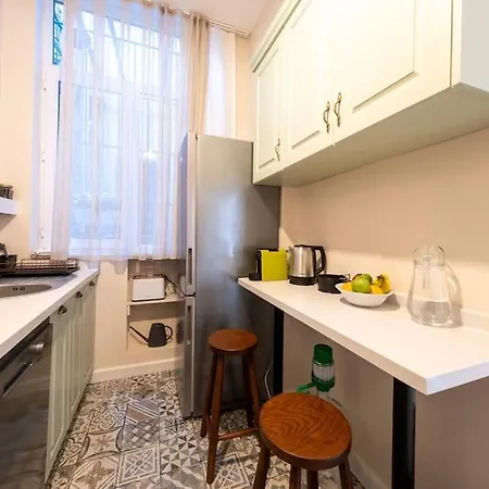 Elegant, Spacious, Quiet 3br Near Historic Center 이스탄불