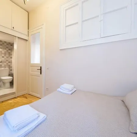 Elegant, Spacious, Quiet 3br Near Historic Center 아파트 *