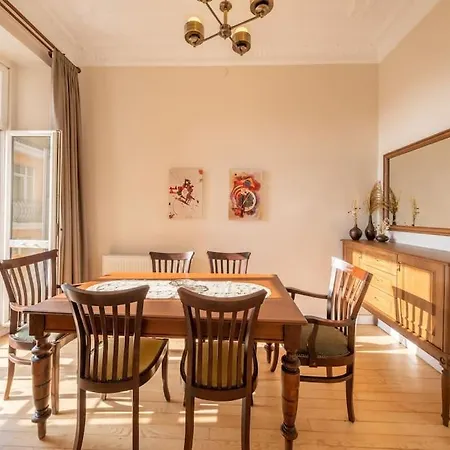아파트 Elegant, Spacious, Quiet 3br Near Historic Center *