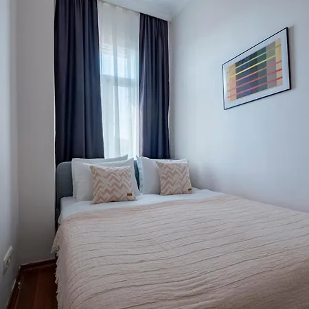 Apartment High-ceiling 3-bedroom Istanbul