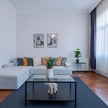 High-ceiling 3-bedroom *