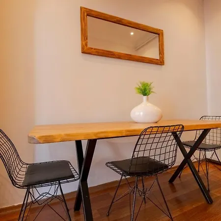 High-ceiling 3-bedroom * Istanbul