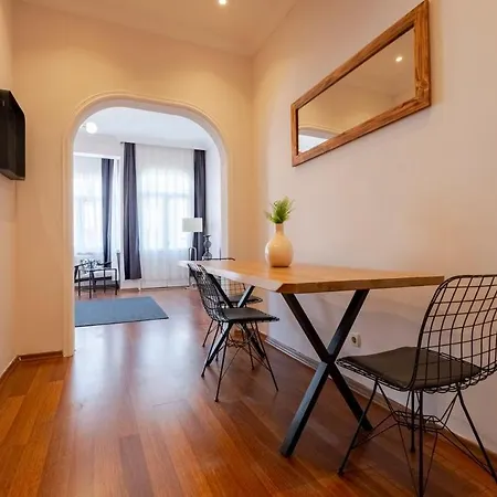 Apartment High-ceiling 3-bedroom