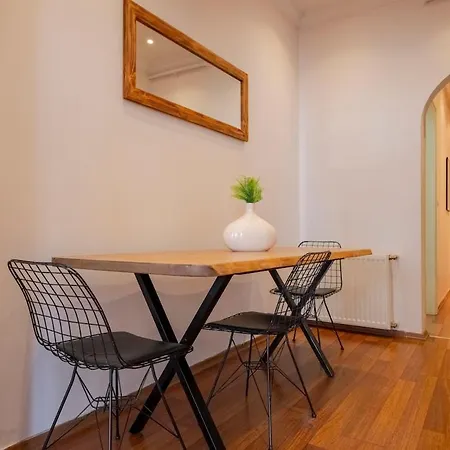 High-ceiling 3-bedroom