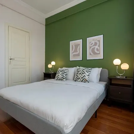 High-ceiling 3-bedroom Apartment Istanbul