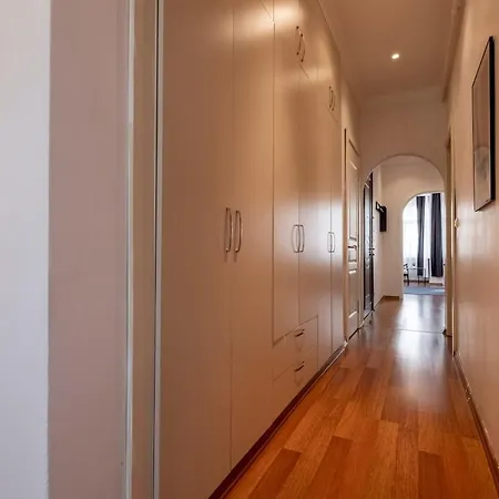 High-ceiling 3-bedroom *