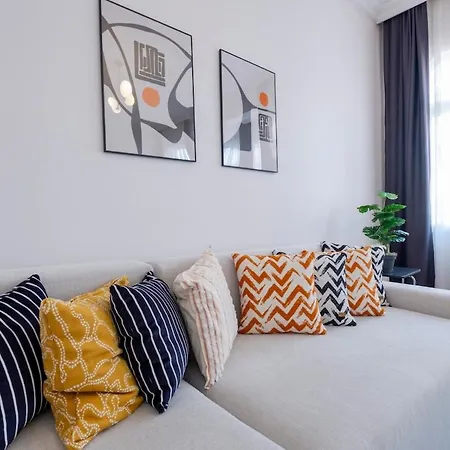 High-ceiling 3-bedroom Apartment