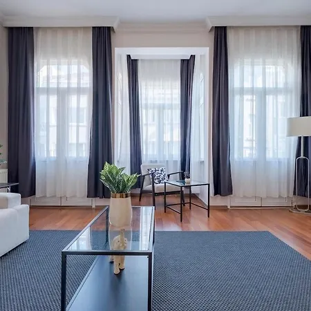 High-ceiling 3-bedroom *