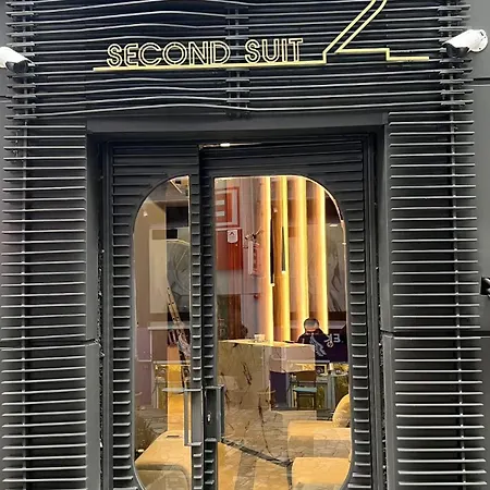 Second 酒店