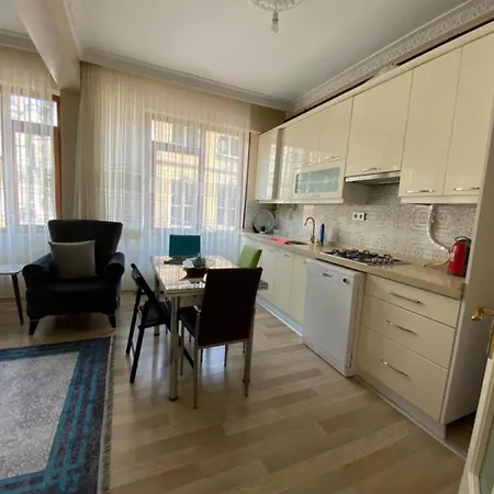 Sari Apartament *
