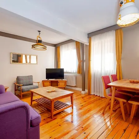 Cosy With Lofty Ceilings *