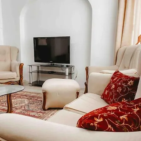 3 Bedroom Flat With 2 Balcony In Cihangir 아파트 이스탄불
