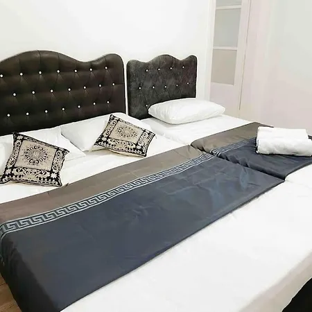 3 Bedroom Flat With 2 Balcony In Cihangir * 이스탄불