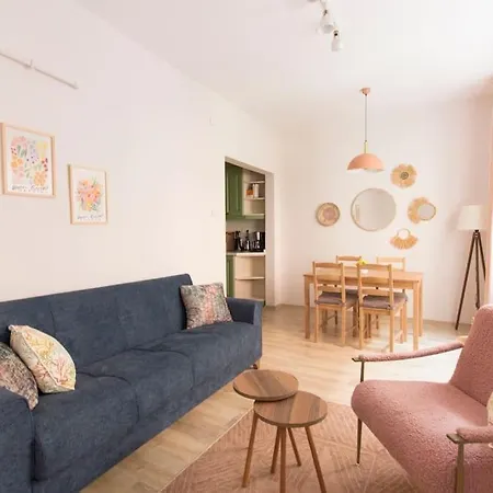 Soft Modern Inspiring Flat In The Center Of Moda * Stambuł