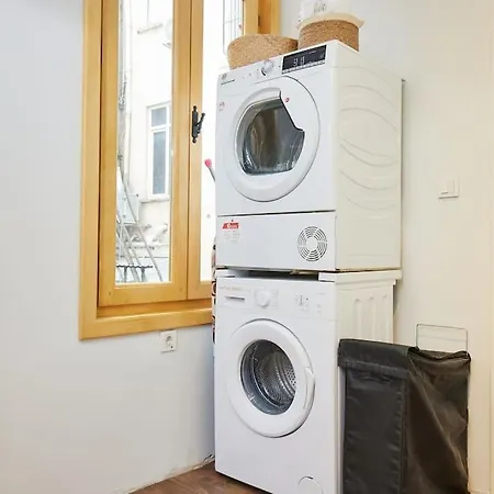Stunning 2br 1 Min Metro&galata Apartment