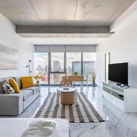 Scenic Bright W Parking, Poolviews! #302 Apartament *