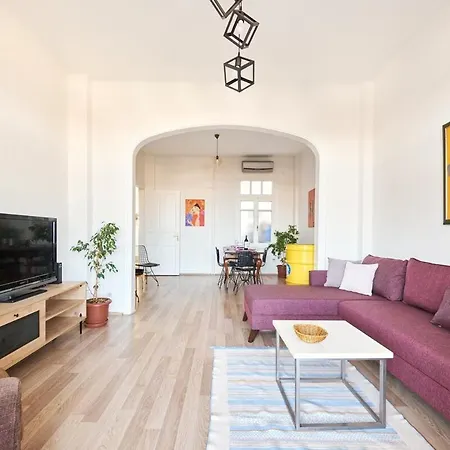 Apartment-large Balcony With View アパート *