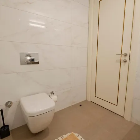 Apartman Spacious Duplex With 3 Bedrooms And 2 Bathrooms *