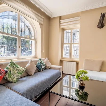Spacious 3 Bedrooms 2 Bathrooms Apartament *