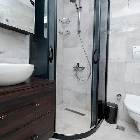 3 Bedrooms - Location- 1st Floor Apartment *