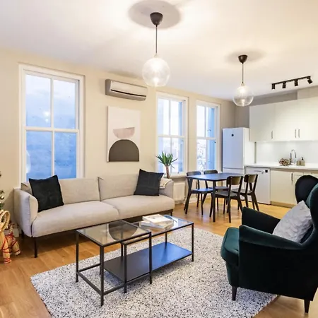 Mesmerizing Flat With Bosphorus View In Beyoglu * Isztambul