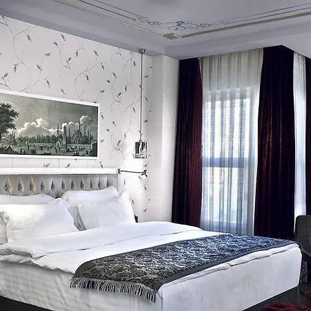 Amira Hotel 4*