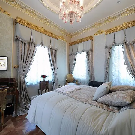 Maroon Bosphorus 5*