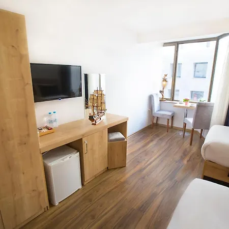 Hotel Golden Street 3*