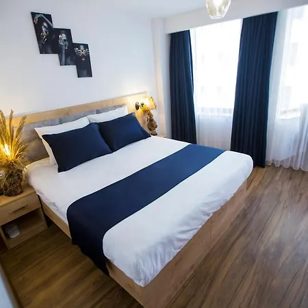 Golden Street Hotel